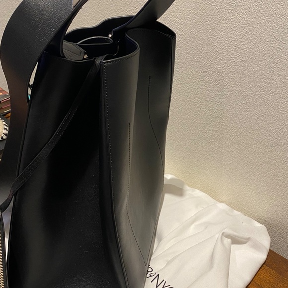 Clavin Klein Collection BlackLeather Feed bag/Purse - Picture 6 of 7